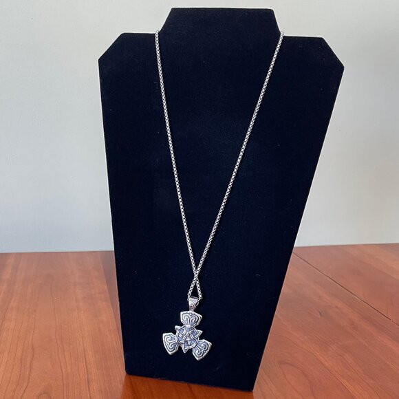 🍀 Celtic Knot Triquetra Pendant Necklace (NWOT) 🍀 - Picture 2 of 11
